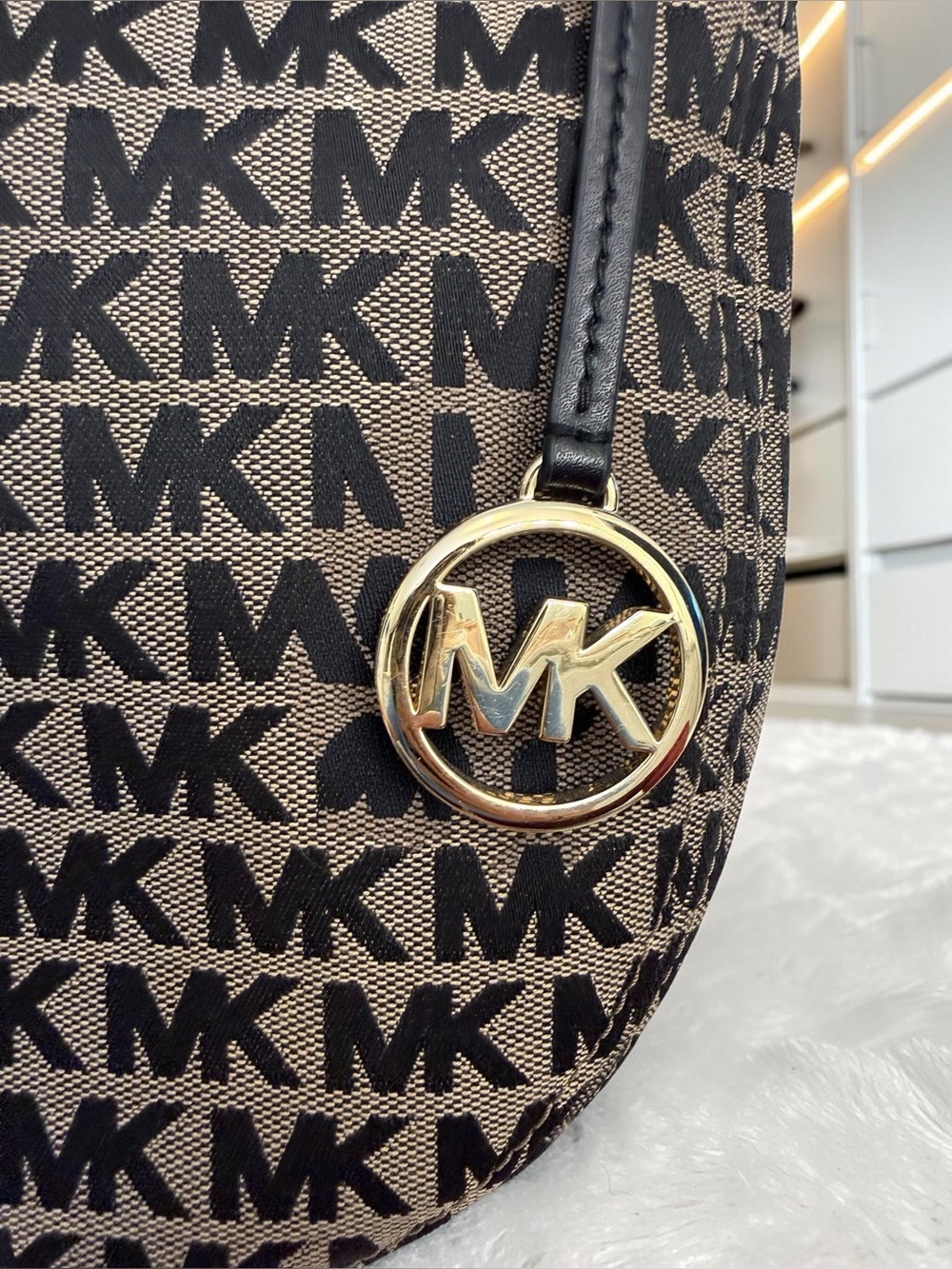Michael Kors Bedford Medium Convertible Crescent Hobo Shoulder Bag - Picture 6 of 10
